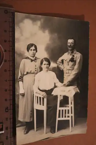 tolles altes Foto - Familienfoto mit Soldat