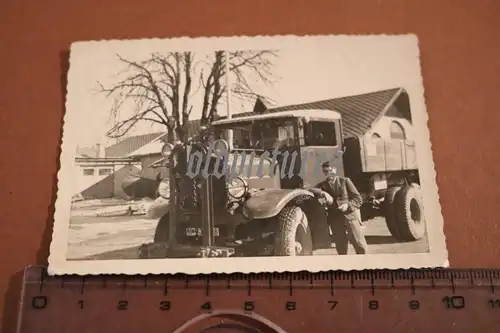 tolles altes Foto - Oldtimer LKW mit komischen Vorbau ? - 30-50er Jahre  ?