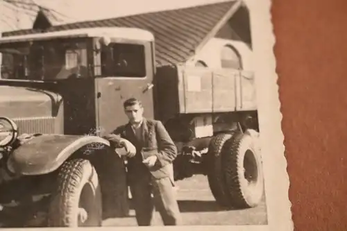 tolles altes Foto - Oldtimer LKW mit komischen Vorbau ? - 30-50er Jahre  ?