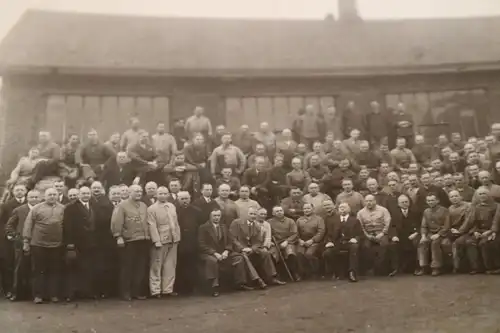 tolles altes Gruppenfoto Fabrikant mit seinen Mitarbeitern - Ort ?? 20-30er Jahr