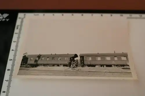 tolles altes Foto - Eisenbahnwaggon Passagierwaggon -  FDJ Schild dran