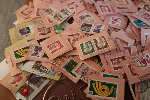 Tüte voll Briefmarkenabschnitte - ca 200gr