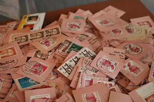Tüte voll Briefmarkenabschnitte - ca 200gr