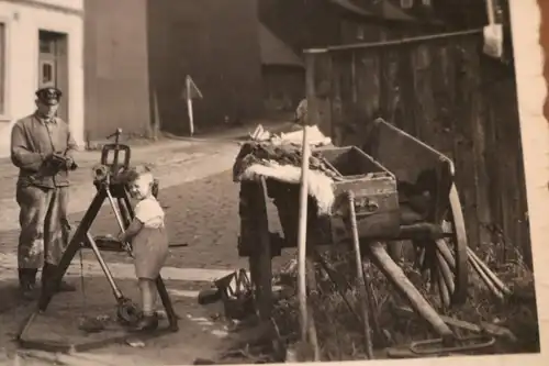 tolles altes Foto -  Arbeiter der Wasserwerke ?? Schirmmütze WW  30-40er Jahre