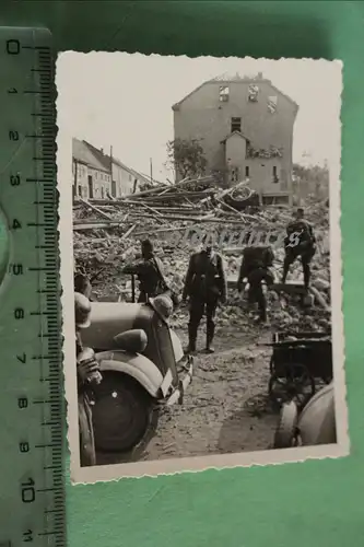 interessantes altes Foto - zerstörte Stadt - Belgien ?? Frankreich ??? Soldaten 