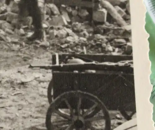 interessantes altes Foto - zerstörte Stadt - Belgien ?? Frankreich ??? Soldaten