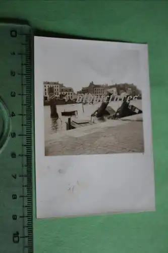 interessantes altes Foto - zerstörter Hafen 1941 - gesunkene Schlepper - Ort ?