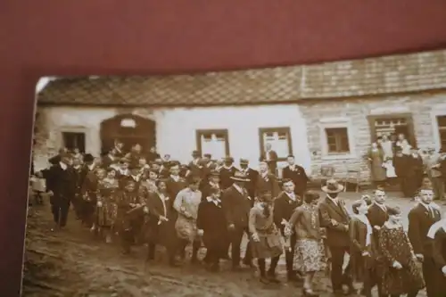 tolles altes Foto - Hochzeitsmarsch durch den Ort mit Kapelle - 1910-20 - Ort ?