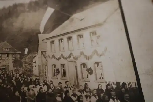 tolles altes Foto - kirchlicher Marsch durch den Ort  - 1910-20 - Ort ?