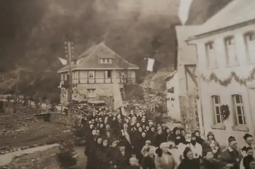 tolles altes Foto - kirchlicher Marsch durch den Ort  - 1910-20 - Ort ?