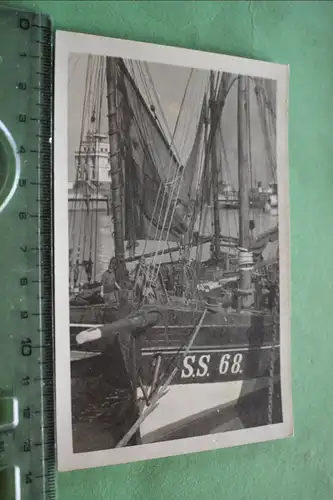 tolles altes Foto - Fischerboot S.S.68. in Cuxhaven 1937