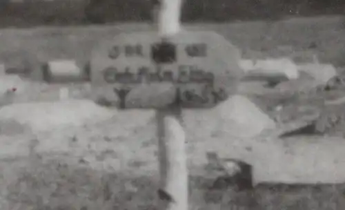 interessantes altes Foto - Grab eines Soldaten - Rußland 1944