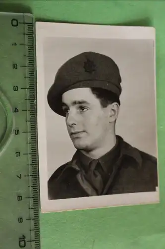 tolles altes Foto - Portrait eines Soldaten mit Barett - englisch oder belgisch?