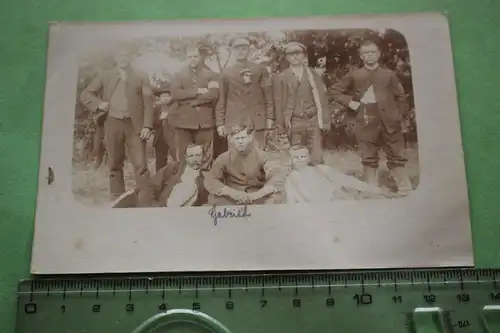 interessantes altes Foto - Acht  gefangene Russen für Ittersdorf ?? 1918