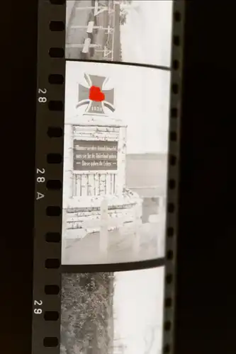 49 tolle alte Negative eines Soldaten  ?? - Russland ?? Ehrenfriedhof - Ort ?? 