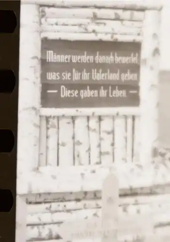 49 tolle alte Negative eines Soldaten  ?? - Russland ?? Ehrenfriedhof - Ort ?? 