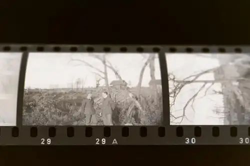 49 tolle alte Negative eines Soldaten  ?? - Russland ?? Ehrenfriedhof - Ort ?? 
