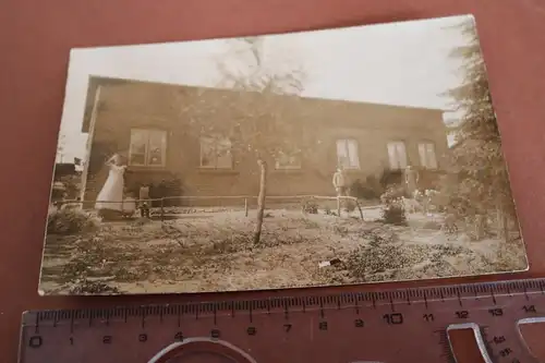 tolles altes Foto - Haus mit Personen - Süderbrarup - 1908