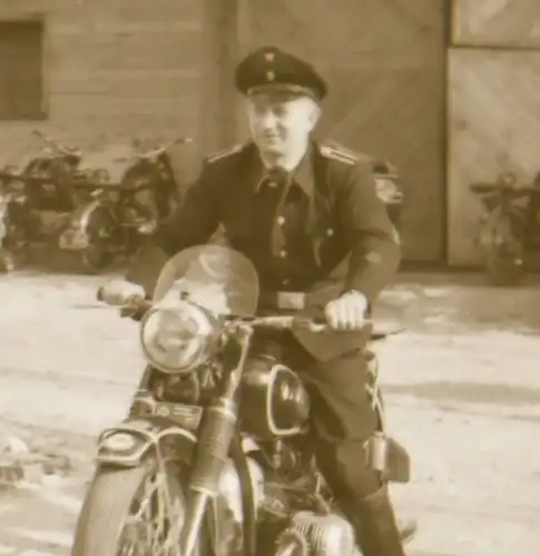 zwei tolle alte Negative - Oldtimer Motorrad - Motorräder - Feuerwehrmann Nachkr