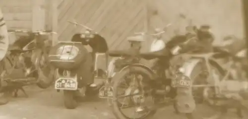 zwei tolle alte Negative - Oldtimer Motorrad - Motorräder - Feuerwehrmann Nachkr