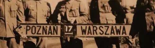 altes Foto - Soldaten mit Strassenschild  - Schloß Golczewo  Gülzow  Polen