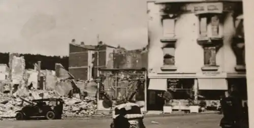 interessantes altes Foto - zerstörte Stadt - Frankreich ? Rasurel  ???