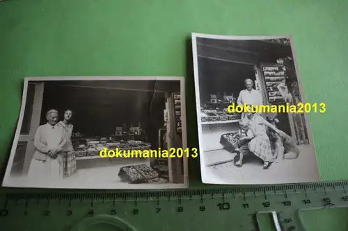 zwei tolle alte Fotos - kleiner Laden mit Gebäck, Postkarten Obst 20-30er Jahre?