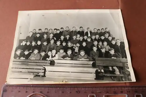 tolles altes Foto  Schulklasse - Knabenschule ?  50er Jahre ?? 