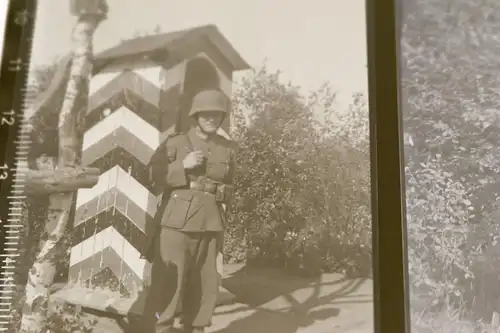 vier tolle alte Negative - Soldaten mit Stahlhelm - Wache usw.