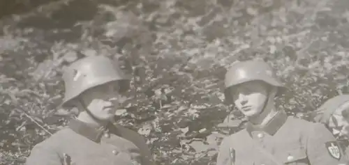 vier tolle alte Negative - Soldaten mit Stahlhelm - Wache usw.