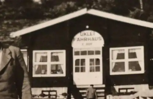 tolles altes Foto -  Familie auf einem Steg  Uklei Fährhaus