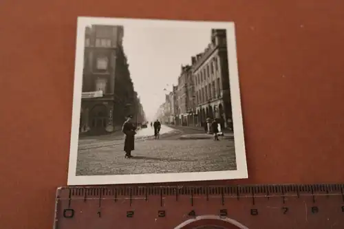 tolles altes Foto - deutscher Soldat in Frankreich ?? Hotel ?? Artois 