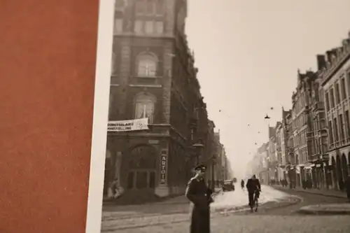 tolles altes Foto - deutscher Soldat in Frankreich ?? Hotel ?? Artois