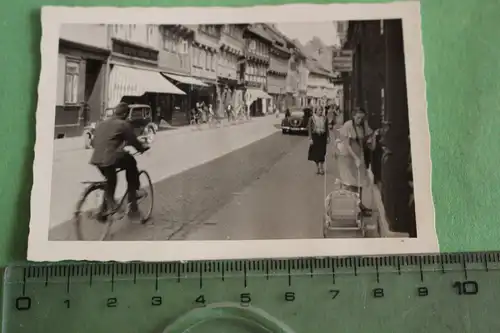 tolles altes Foto - Strasse mit Geschäften - Ort ???  Friseur Georg Heine