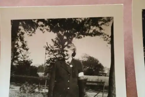 zwei tolle alte Fotos - Frau in mir unbekannter Uniform ??? Mai 1943