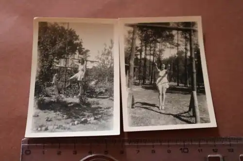 zwei tolle alte Fotos - Frau am Klettergerüst und am schaukeln 1941