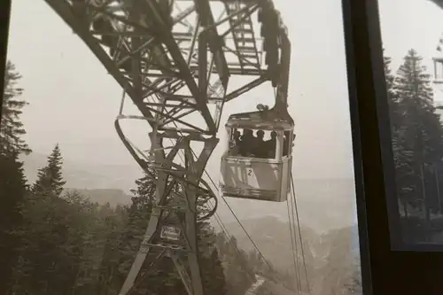 zwei tolle alte Negative - Seillift - Gondeln - Ort ??? 20-40er Jahre