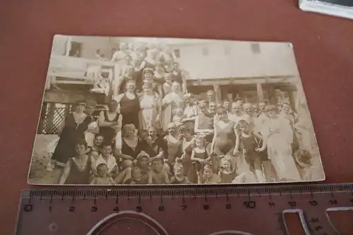 tolles altes Foto - Besucher eines Freibads  Ort ??? 1900-1920 ??
