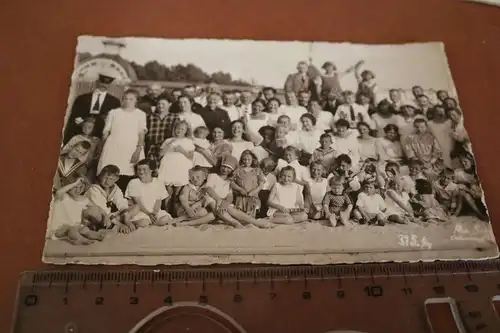 tolles altes Foto - Gruppenfoto am Strand ?? Strandpromenade - Ort ??