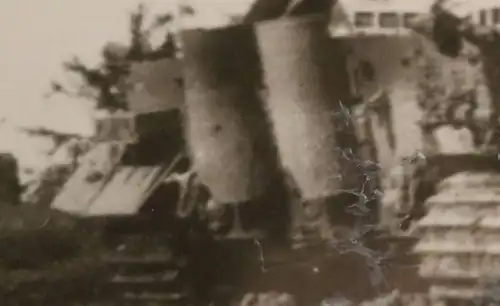 tolles altes Foto - Tiger Panzer beim verladen von Munition ?? Russland ?