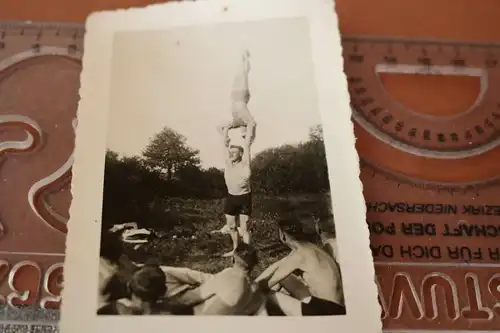 tolles altes Foto - Gruppe Soldaten ? beim Sport 1939 Oberschlesien Kaldvoslwerk