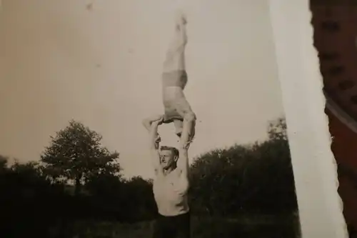 tolles altes Foto - Gruppe Soldaten ? beim Sport 1939 Oberschlesien Kaldvoslwerk