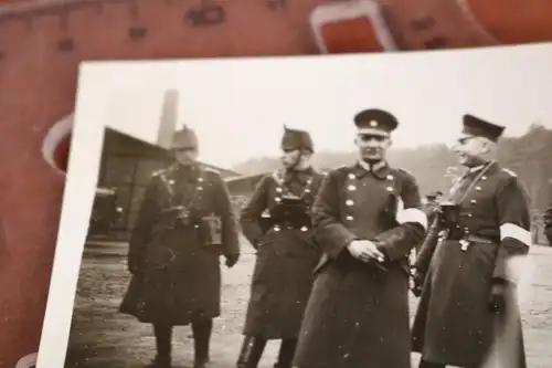 tolles altes Foto - Gruppe Soldaten - Reichswehr ? Polizisten - weisse Armbänder