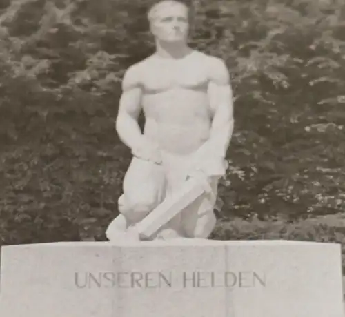 tolles altes Negativ - Ehrendenkmal Mann mit Schwert - Unseren Helden - Ort `???