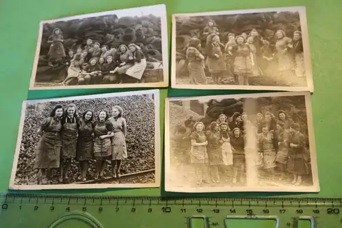 vier tolle alte Fotos - Gruppe hübscher Frauen - Hintergrund Berg Autoreifen ?