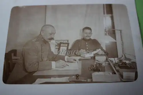 tolles altes Foto -  zwei Soldaten in der Schreibstube - Arnsdorf - Sachsen