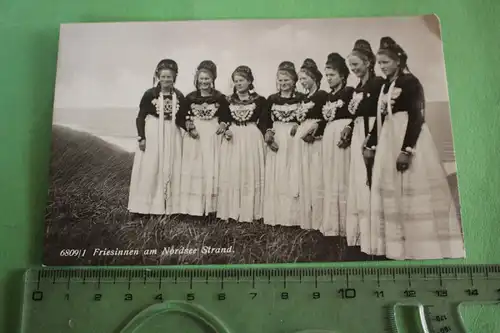 tolle alte Karte - Friesinnen am Nordsee Strand - 1933