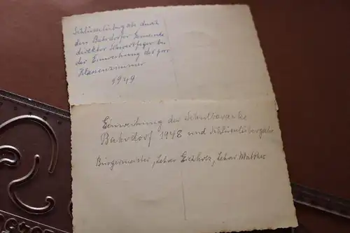 zwei tolle alte Fotos Schlüsselübergabe Schulbaracke Bahrdorf 1948/49 Bürgermeis