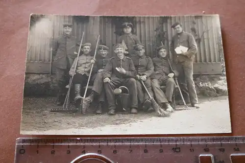 tolles altes Foto Gruppe Soldaten  Königsbrück