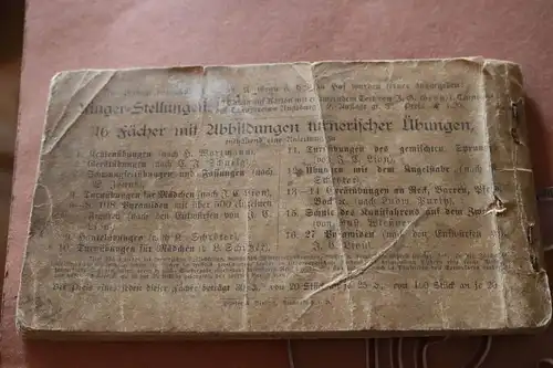 sehr altes Heft Pyramiden für Turner. 72 Pyramiden ohne Geräte  Heft 1 